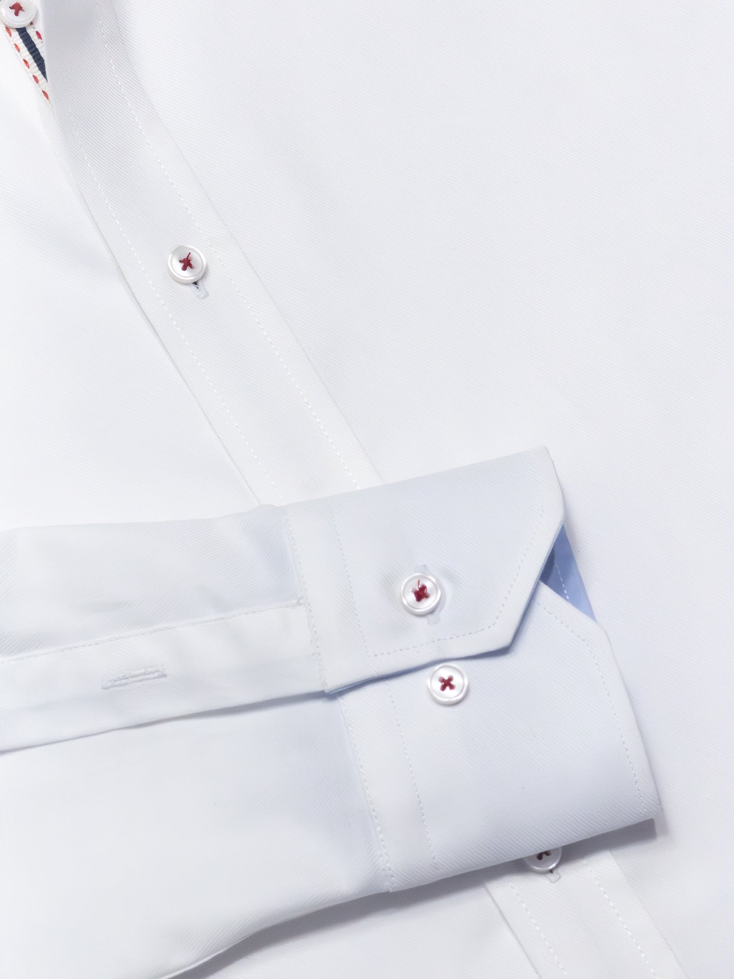 Camisa Blanca Twill contraste Azul / Rojo