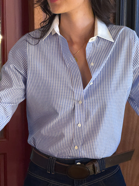 BLUSA DAMA AZUL CUELLO Y PUÑO BLANCO
