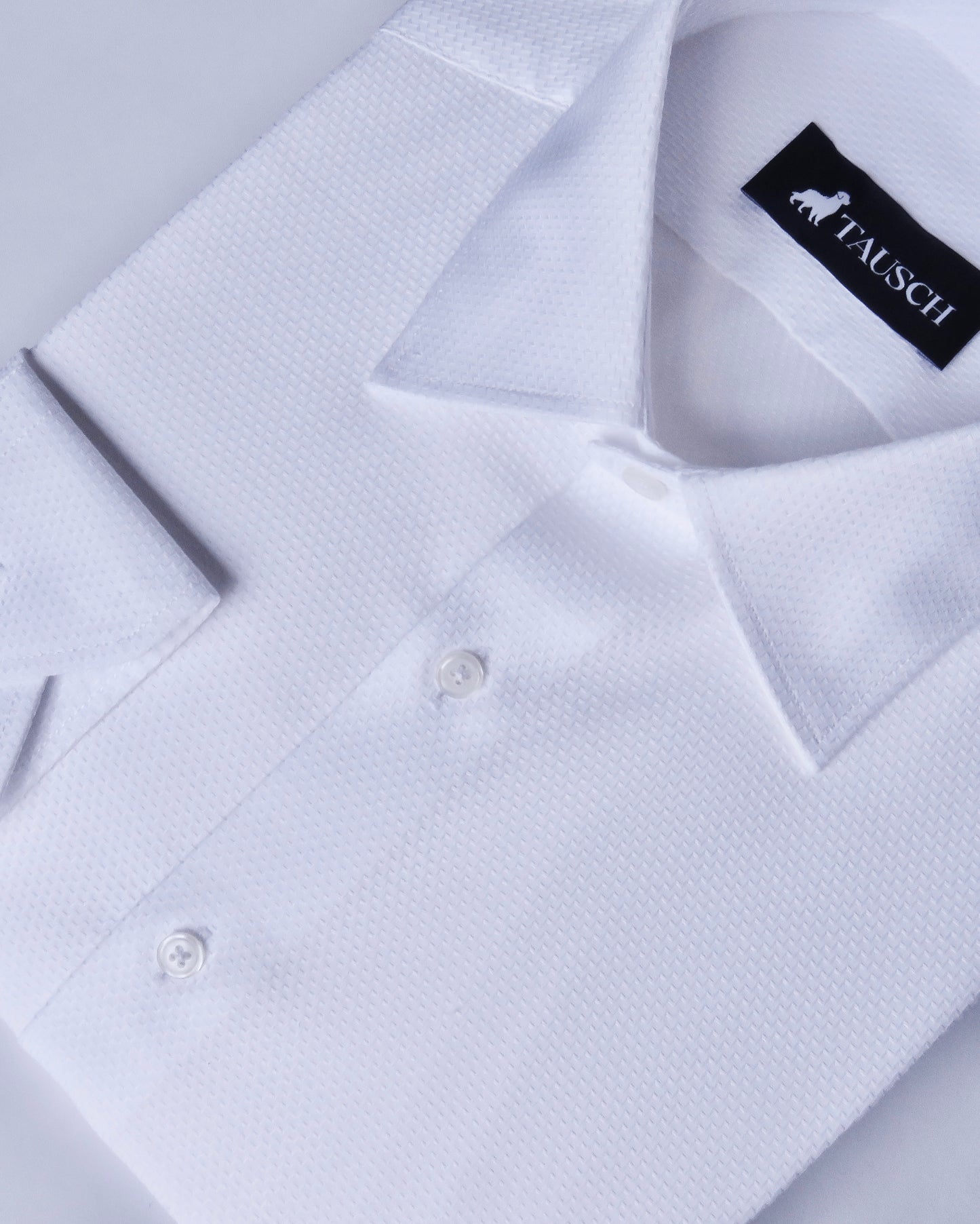 MILANO CAMISA BLANCA DISEÑO ESCALERA